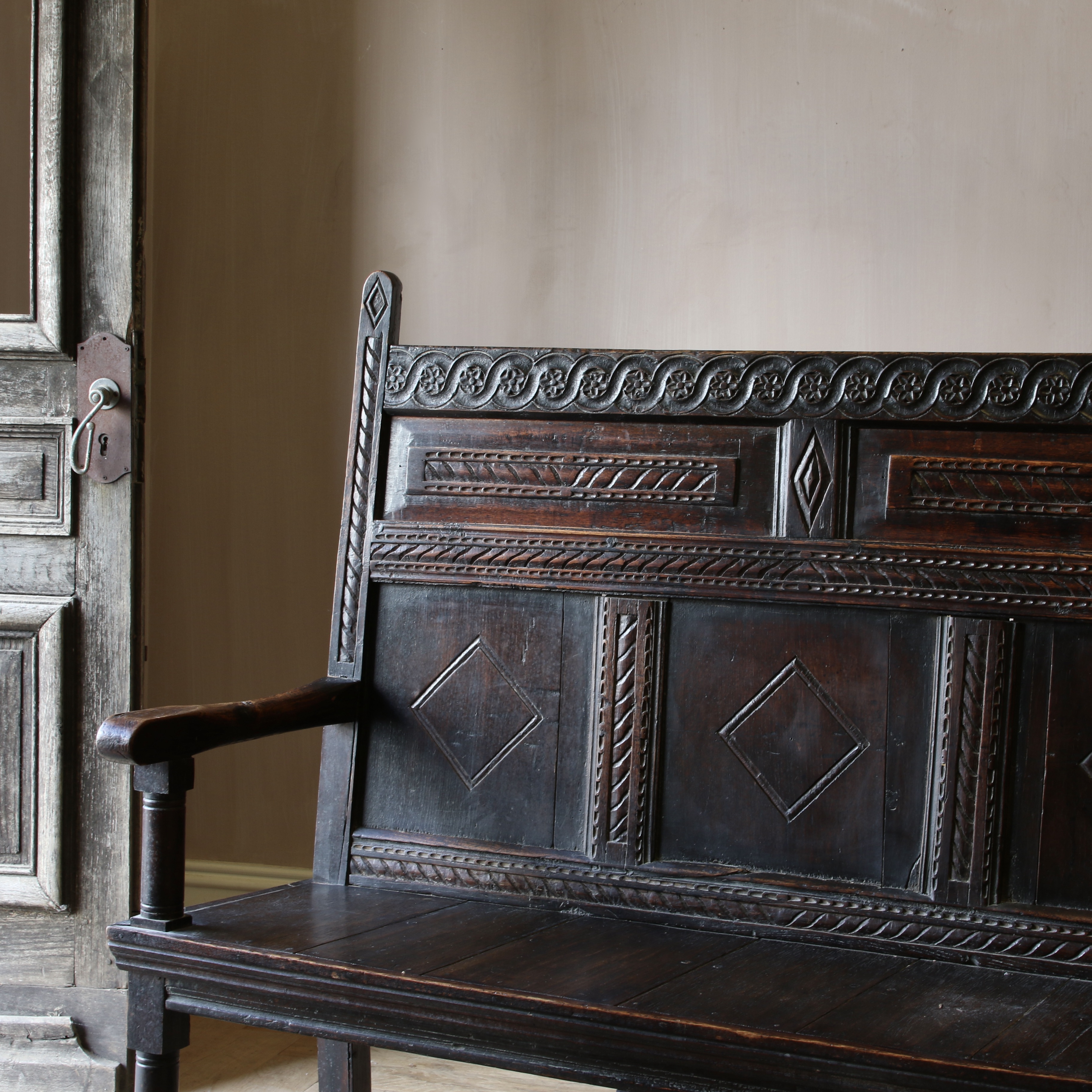 Jacobean Settle